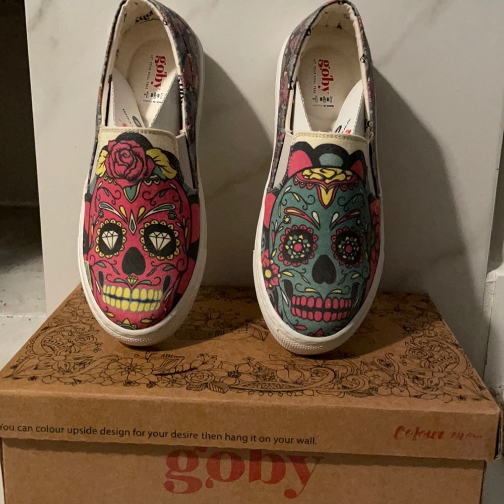 Goby Sugar Skull Slides size 6 NWT